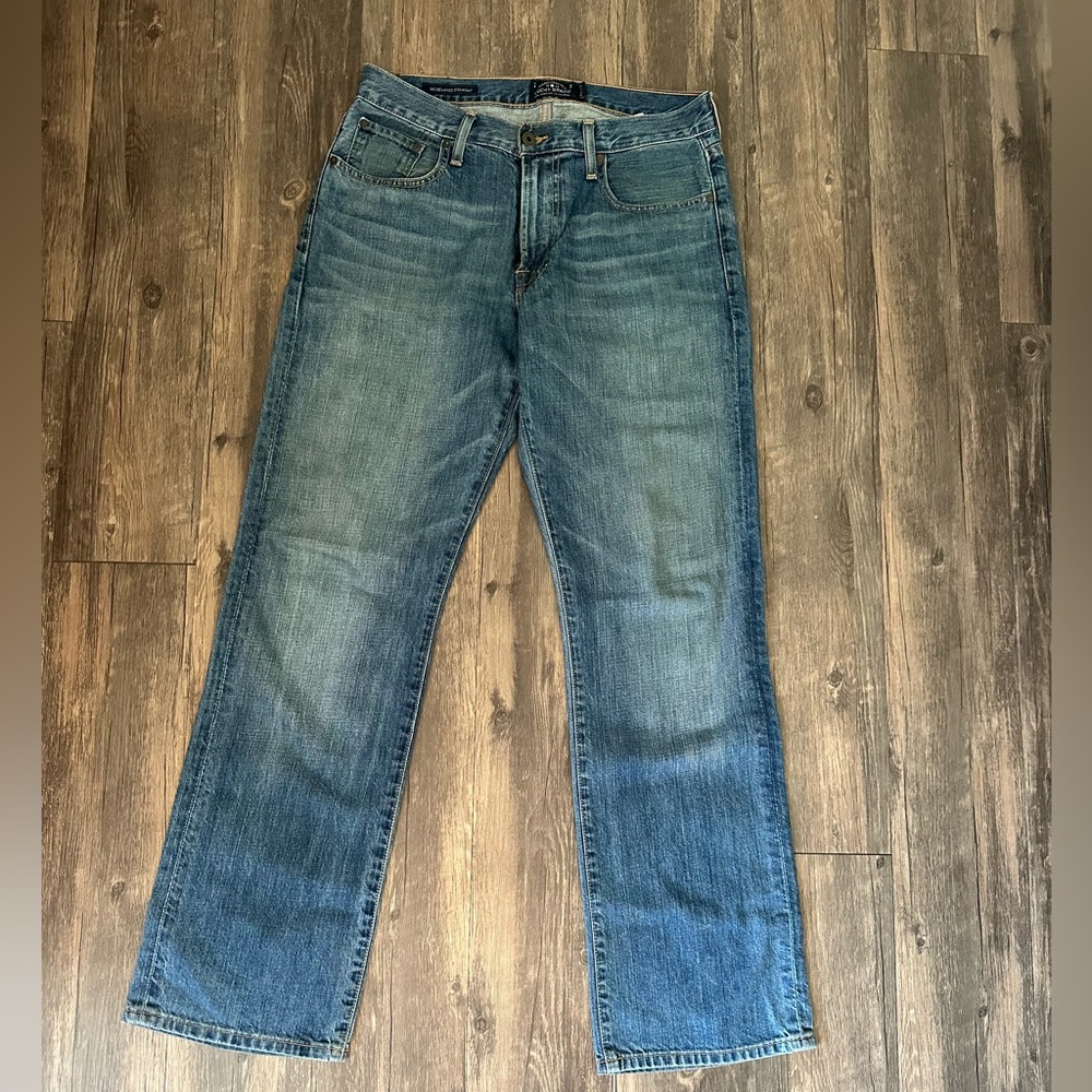 181 Relaxed Straight Lucky Brand Jean. Size 31 W, 32 L